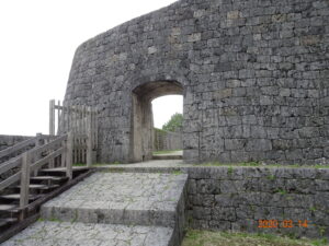 なぜ鳩山由紀夫がいるのか